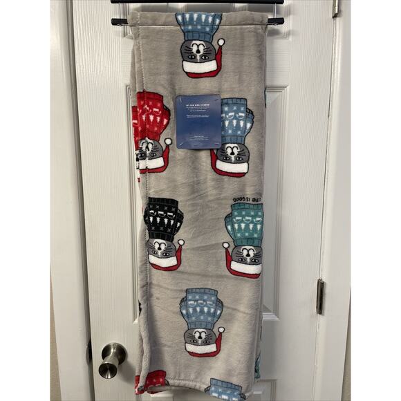 CHRISTMAS CATS in Hats & Fair Isle Sweaters LIFE IS GOOD 50X70 Throw Blanket Cat - Picture 8 of 8